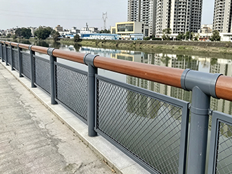 T025 Custom R&iacute;o Guardrail 