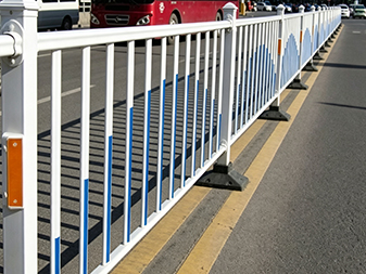 T001 Modelo azul y blanco Municipal Guardrail 